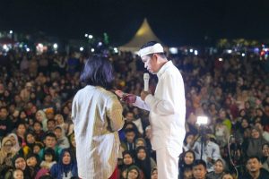 Tak Setuju Ibunya Nikah Lagi, Bocah Yatim di Karawang Pilih Ikut Kaka dan Jualan Piscok