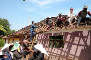 HUT RI, KDM ‘Merdekakan’ Rumah Tidak Layak Huni Milik Seorang Nenek di Dawuan Subang