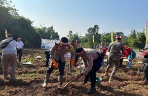 Lestarikan Lingkungan, Polres Subang Tanam 3000 Pohon di Kawasan Ciater