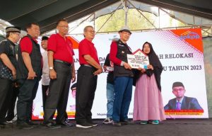 Bupati Majalengka Serahkan Kunci Rumah Relokasi Bencana