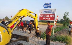 Pemkab Indramayu Turunkan Alat Berat Tutup Akses Proyek Pertamina Yang Membandel