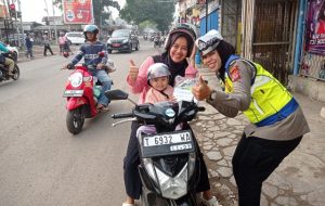 Cara Unik Polwan Subang Sambut Hari Jadi Ke-75, Turun Ke Jalan