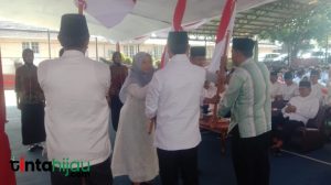 Kesbangpol Majalengka Bagikan 500 Merah Putih untuk 3 Kecamatan