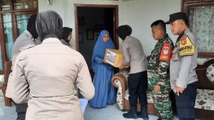 HUT Ke-78 RI, Polwan Polres Subang Bantu Anggota Yang Alami Sakit Stroke