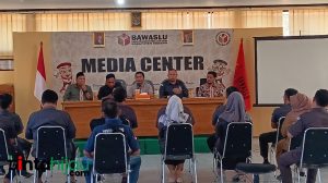 Hari Pertama Ngantor, Komisioner Bawaslu Subang Kumpulkan Pegawai
