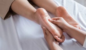 13 Manfaat Pijat Refleksi bagi Kesehatan yang Jarang Diketahui