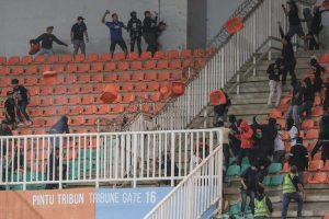 Ada Keributan Antar Supporter di Tribun Pasca Persib Cetak Gol ke Gawang Persis
