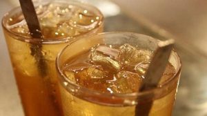 Viral di Medsos Minum Es Saat Makan Bisa Bikin Ginjal Rusak, Ahli Angkat Bicara
