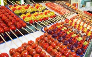 Tanghulu: Camilan Buah Tradisional Tiongkok yang Manis dan Renyah