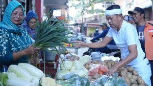 Berulah di Pasar Wage Purwokerto,  Emak-emak Kepung Dedi Mulyadi