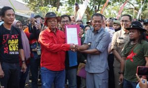 Temui Massa Buruh, Bupati Subang Tegaskan Dukung Kenaikan UMK Subang