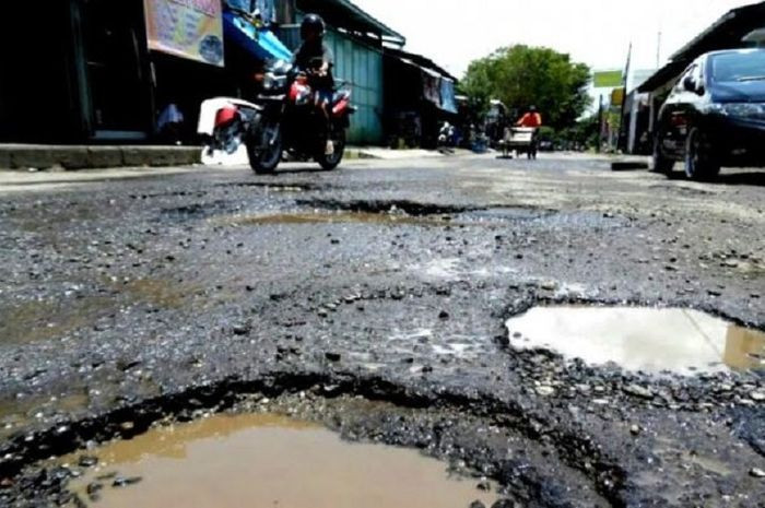 Mudah, Begini Cara Melaporkan Jalan Rusak ke Menteri PUPR