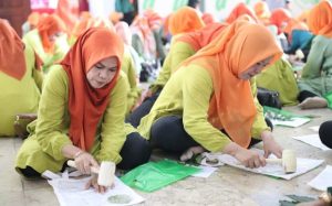 Hadirkan Ide Usaha, DWP Kabupaten Subang Gelar Pelatihan Ecoprint