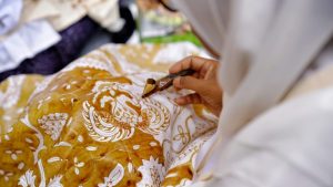 Bukan Cuma Mengenakan, Wury Ma’ruf Amin Minta Generasi Muda Faham Nilai Batik