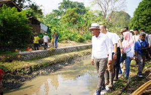 Pimpin Bersih-bersih Sungai, Bupati Subang Ajak Masyarakat Sadar Lingkungan