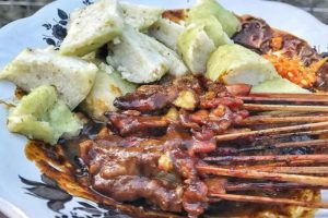 Menikmati Kuliner Sate Lalat Khas Situbondo