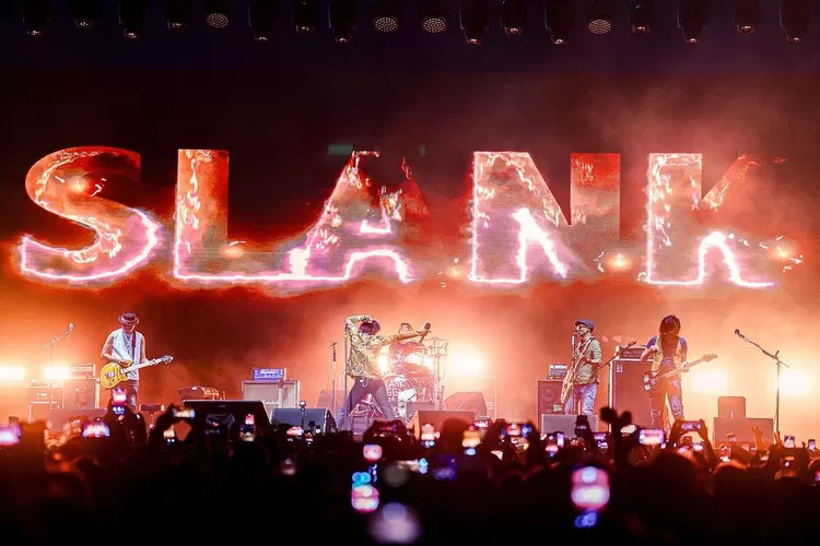 Slank Sukses Menggelar Konser Spektakuler di Subang