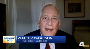Walter Isaacson: Apple Sulit Mengurangi Ketergantungan pada China