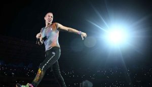 Chris Martin Minta Penonton Turunkan Ponsel Saat Lagu “A Sky Full of Stars”, Ini Alasannya