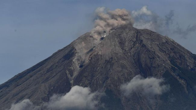 Gunung Semeru Kembali Erupsi
