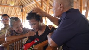 Banjir Air Mata! Momen Pertemuan Ayah dan Anak yang Terpisah Selama 30 Tahun