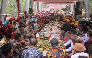 Jembatan Gantung Disulap Permanen, Warga Subang Syukuran Bikin Nasi Tumpeng