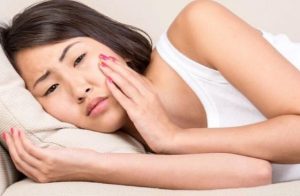 6 Cara Alami Meredakan Sakit Gigi di Rumah