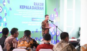 Kumpulkan Bupati dan Wali Kota, Pj Gubernur Jabar Bahas Perlindungan Tenaga kerja dan Sampah