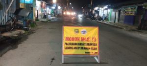 Sambut Wisatawan Nataru, PT. Tirta Investama Aqua Pabrik Subang Perbaiki Jalan Rusak