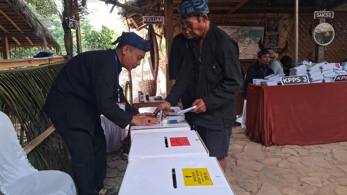 Warga adat Baduy lakukan simulasi Pemilu jelang pesta demokrasi 2024.