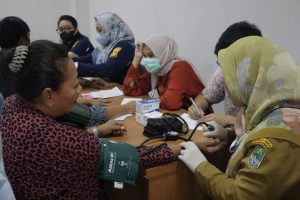 Polres Majalengka Cek Kesehatan Petugas Sorlip Surat Suara Pemilu