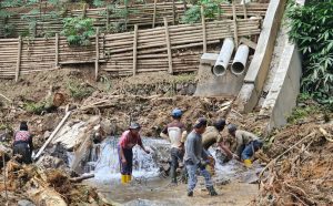 Kolaborasi Pemkab, Perumda, dan Pabrik AQUA Subang Alirkan Air Bersih ke Rumah Warga