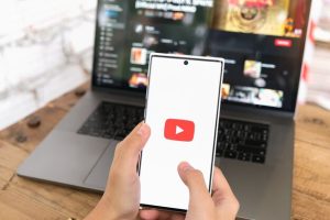 Cara Mudah Mentranskrip Video YouTube untuk Efisiensi Kerja