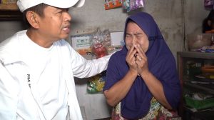 Tangis Janda Korban PHK Pecah Saat Diselamatkan KDM dari Jerat Utang Rentenir