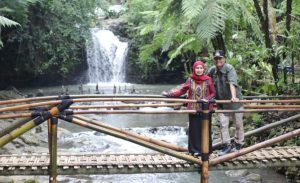 Gandeng Istri, Pj. Bupati Subang Kunjungi Wisata Curug Ciangin di Cibeusi. Begini Keindahannya