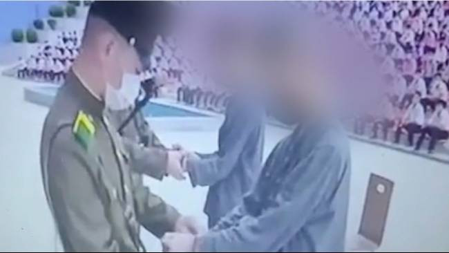 Waduh! 2 Remaja Korut Dihukum Kerja Paksa Selama 12 Tahun Gegara Nonton Drakor