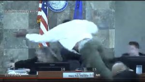 Viral! Terdakwa Serang Hakim di Pengadilan Las Vegas