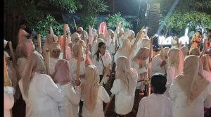 Cara Unik KDM dan Ribuan Fans Sambut Tahun Baru dengan Tutunggulan di Lembur Pakuan Subang