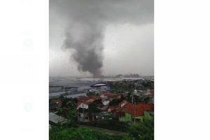 Viral di Medsos, Angin Puting Beliung Terjang Rancaekek Sumedang