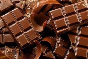 8 Makanan Penambah Mood Secara Alami untuk Kesehatan Mental