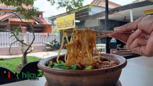 Buat Pecinta Mie, Ini Sensasi Mie Ayam Coet di Kedai Kaisar Subang. Bisa Bikin Nagih!