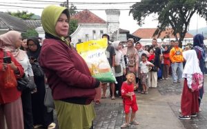 Dijual Rp10 Ribu Perkilo, Puluhan Ton Beras Ludes Terjual Saat Gelar GPM di Sumedang