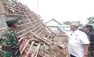 Rumah Warga di Blanakan Roboh, Pj Bupati Subang Gercep Kirim Bantuan