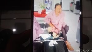 Viral! Ibu di Subang Melahirkan di Kantor Bank