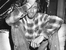 Foto Momen Emosional Kurt Cobain yang Jadi Sorotan Publik