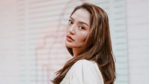 Siti Badriah Catat Sejarah! Lagu Lagi Syantik Ditonton 700 Juta Viewers