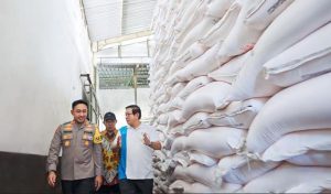 Pastikan Kesiapan Stok Pupuk, Direksi Petrokimia Gresik Blusukan ke Gudang dan Kios di Majalengka
