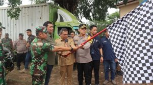 PJ Bupati Purwakarta Lepas Pendistribusian Logistik Pemilu 2024 Ke Tingkat Kecamatan