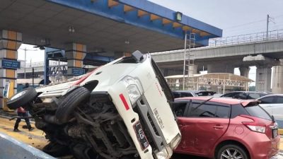 Kecelakaan Beruntun di Gerbang Tol Halim Utama, 4 Orang Dievakuasi ke RS Terdekat
