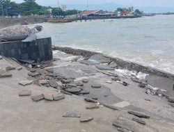 Diterjang Ombak, Ratusan Warga Pesisir Palabuhanratu Masih Tinggal di Pengungsian
